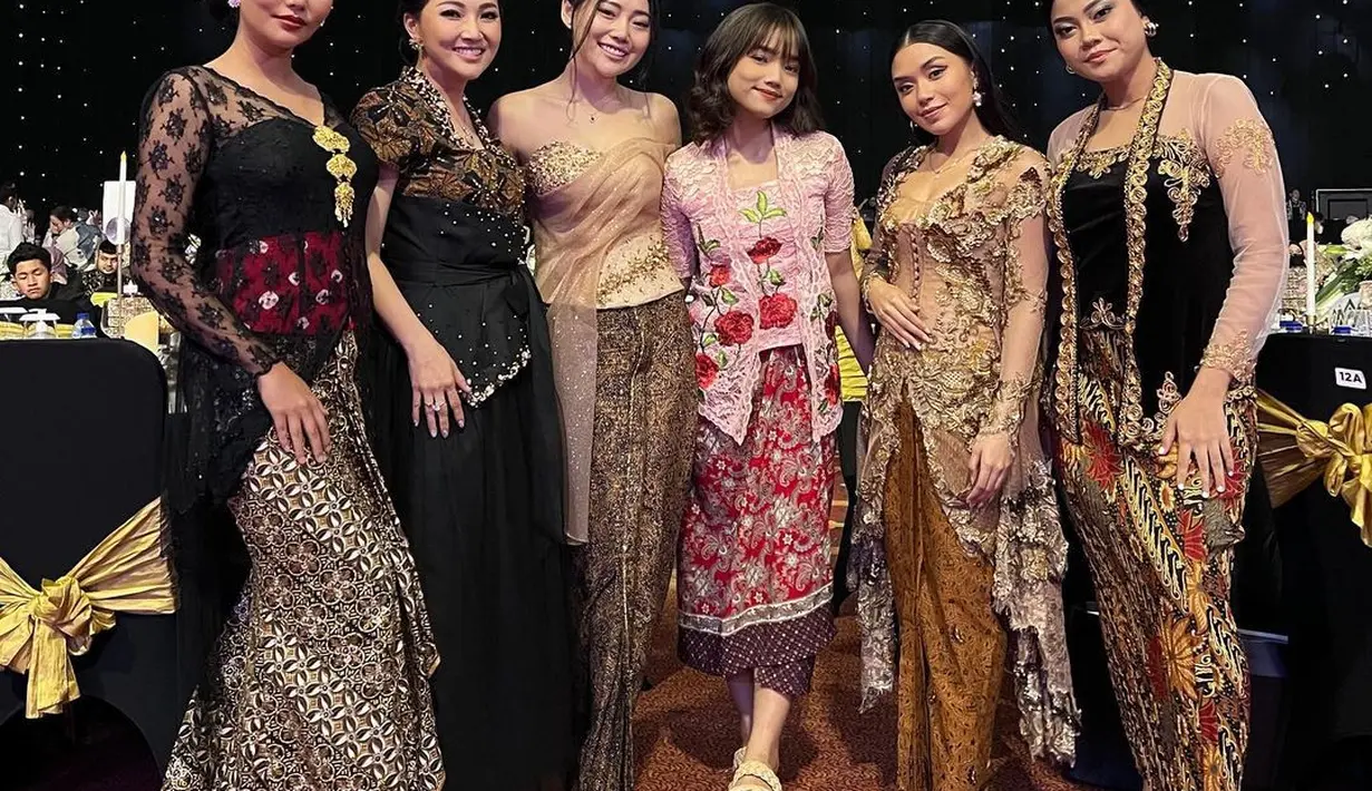 Inspirasi kebaya ragam model dari bergaya gaun sampai kasual di event anniversary produk kecantikan MS Glow (Foto: Instagram