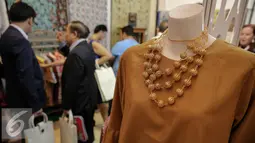 Sejumlah produk di pamerkan saat Trade Expo Indonesia 2015 di Jakarta, Rabu (21/10/2015). Pameran menghadirkan usaha skala mikro, kecil, menengah hingga besar, pameran berlangsung dari 21-25 Oktober 2015. (Liputan6.com/Faizal Fanani)