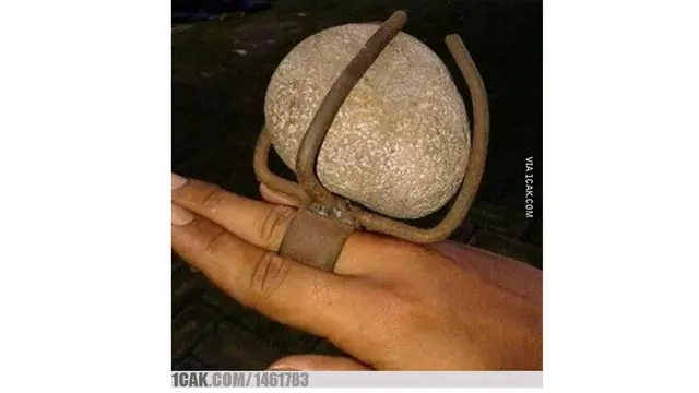 6 Kelakuan Kocak Orang Pakai Cincin Ini Bikin Geleng Kepala