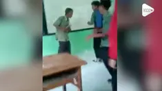 Fakta dibalik rekaman guru dikeroyok murid di kelas.