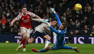 Pada babak kedua, Arsenal berhasil menggandakan skor lewat Viktor Gyokeres pada menit ke-47. (AFP/Glyn Kirk)