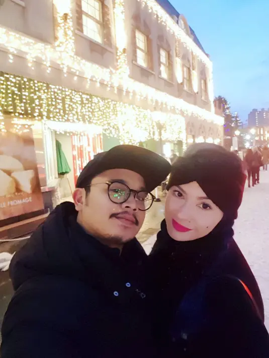 Melalui akun Instagram-nya, Claudia dan Derby Romero pun kerap membagikan momen liburannya di Jepang. (Foto: instagram.com/miss_adinda_mae)