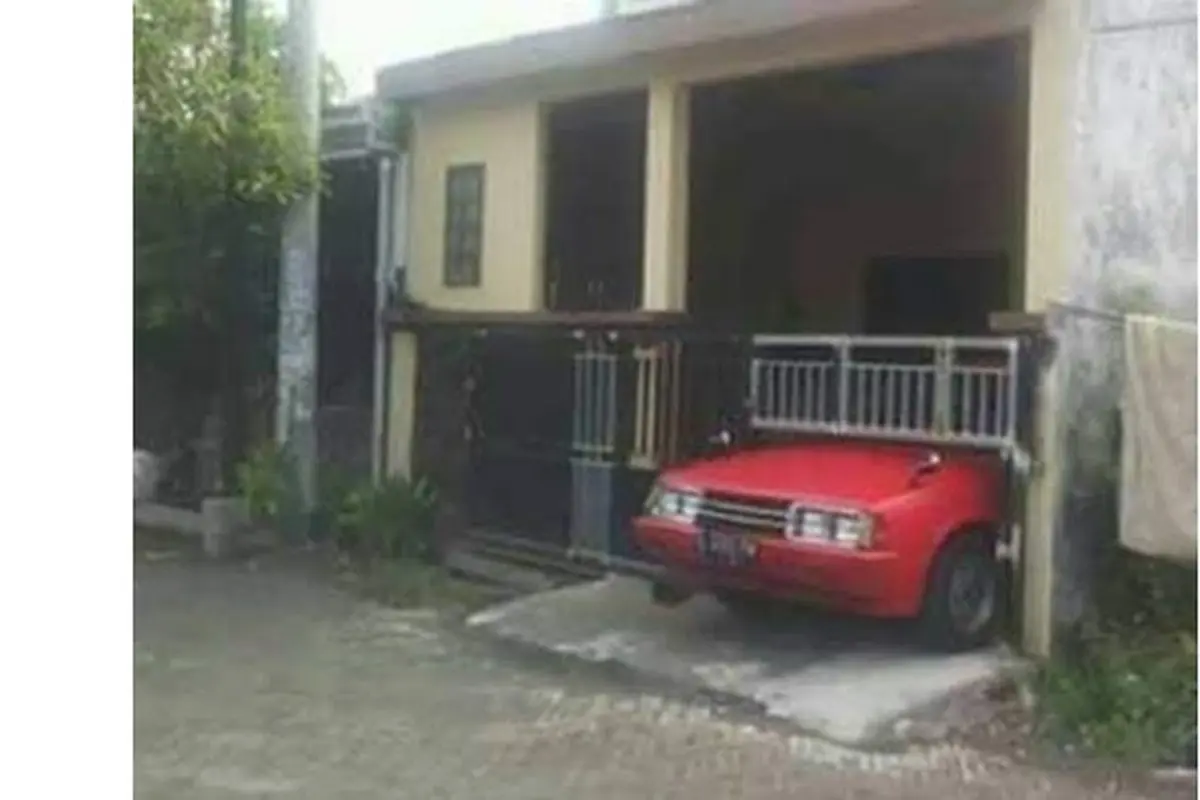 7 Penampakan Garasi Mobil Darurat ala Netizen Ini Bikin Geleng Kepala