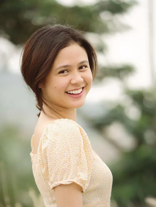 Sejak lulus dari ajang pencarian bakat, sudah ada sejumlah penyanyi yang mengajak gadis 20 tahun ini untuk berkolaborasi. Di antaranya yakni D'Masiv dan Humania. (liputan6.com/IG/maiiizura)