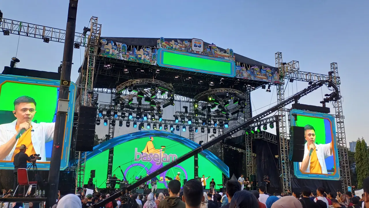 Dalam merayakan HUT ke-25, Bank Mandiri melangsungkan puncak acara Mandiri Karnaval 2023 di Plaza Parkir Timur GBK Jakarta, Minggu, 8 Oktober 2023.
