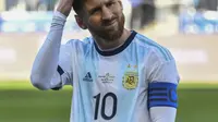 Reaksi Lionel Messi pada pertandingan Timnas Argentina kontra Chile pada perebutan peringkat ketiga Copa America 2019 di Corinthians Arena, Sao Paolo, Minggu (7/7/2019) dini hari WIB. (AFP/Nelson Almeida)