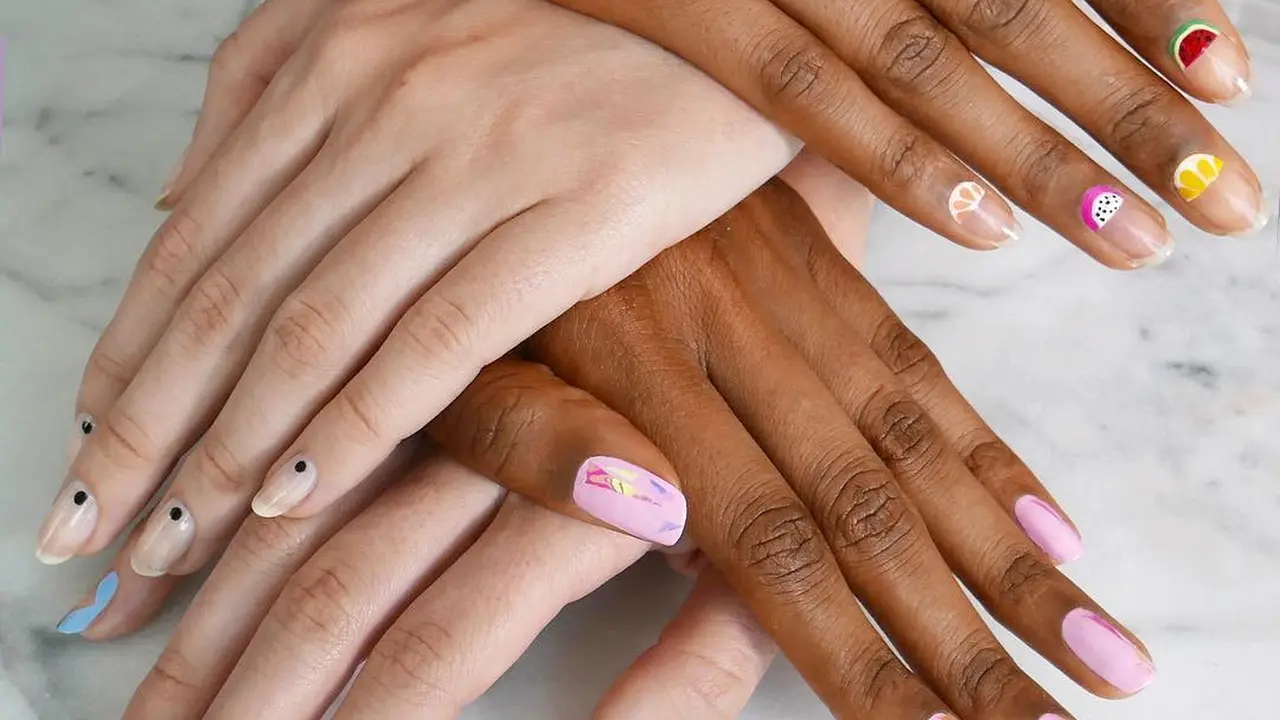 Percantik Kuku di Hari Valentine dengan Kreasi Nail Art Berikut