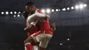 Penyerang Arsenal, Theo Walcott, merayakan gol yang dicetaknya ke gawang Stoke pada laga Premier League di Stadion Emirates, Inggris, Sabtu (10/12/2016). Arsenal menang 3-1 atas Stoke. (Reuters/Clodagh Klicoyne)