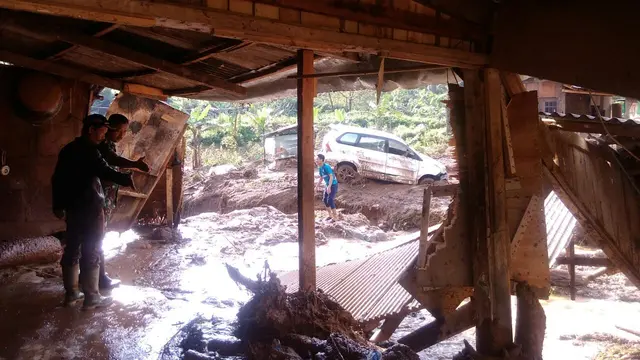 Banjir bandang porak-porandakan Desa Sukawangi, Bogor (Liputan6.com/Achmad Sudarno)