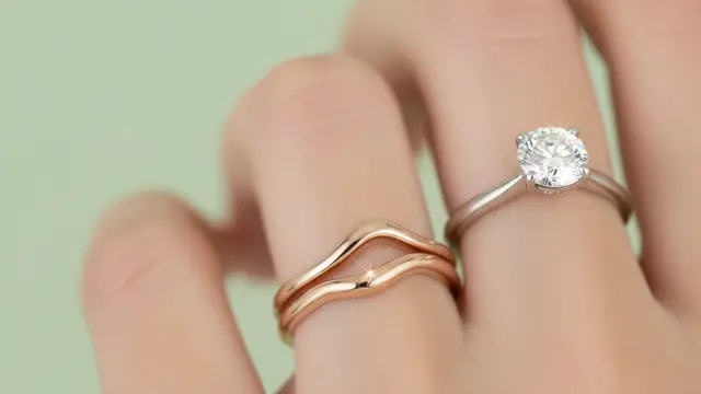 Model Cincin Emas Tipis yang Tidak Terlihat Murahan. AI