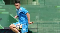 Vikrian Akbar, pemain Arema U-19 yang termotivasi masuk Timnas Indonesia U-19. (Bola.com/Iwan Setiawan)