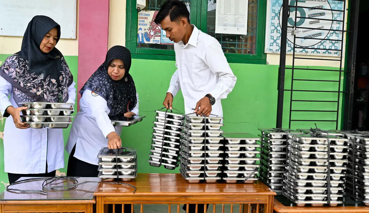 Hingga awal September 2025, realisasi Program Makan Bergizi Gratis (MBG) di Aceh telah mencapai 43 persen. (CHAIDEER MAHYUDDIN/AFP)