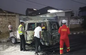 Kijang Terbakar di Depan SPBU Tangerang Selatan