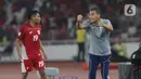 Kalah 0-1, pelatih Gerald Vanenburg memasukkan Muhammad Ferarri, Brandon Scheunemann, dan Alfharezzie Buffon. (Liputan6.com/Helmi Fithriansyah)