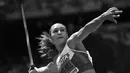 Atlet putri Inggris, Jessica Ennis-Hill saat berlomba di sesi lempar lembing nomor heptatlon putri Kejuaraan Dunia Atletik 2015 di Stadion Nasional, Beijing, Tiongkok. (23/8/2015). (AFP Photo/Franck Fife)