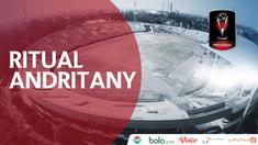 Berita video ritual kiper Andritany Ardhiyasa sebelum laga mungkin menjadi salah satu faktor yang membantu Persija Jakarta berpeluang besar menjadi juara Piala Presiden 2018.