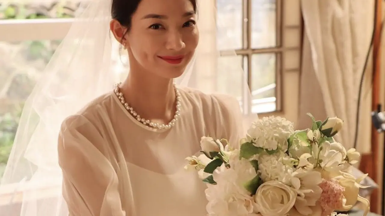 Detail Gaun dan Jas Pernikahan Yoon Hye Jin dan Hong Du Sik di Episode Terakhir Hometown Cha Cha Cha/dok. ament_official