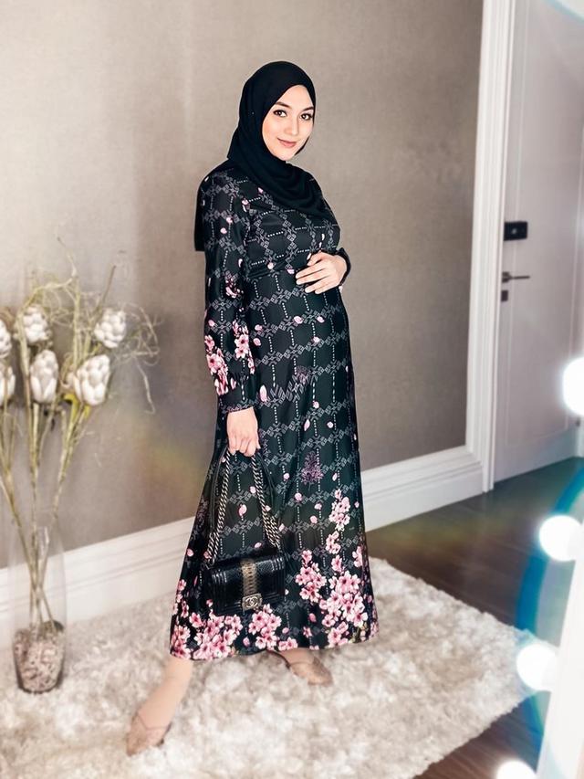 Beda Gaya 5 Artis Saat Pamer Baby Bump, Cantik Memesona