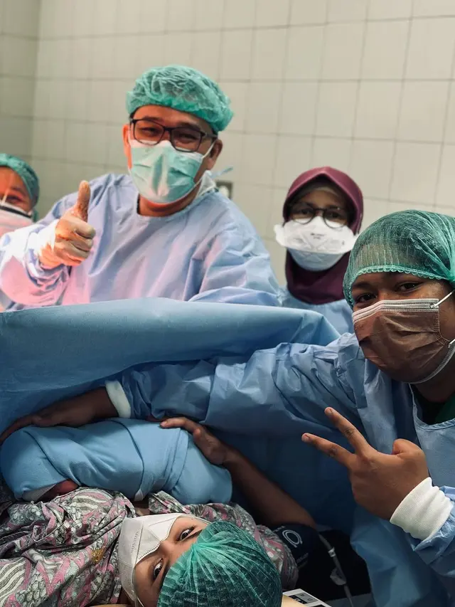 Marshel Widianto Temani sang Istri Melahirkan