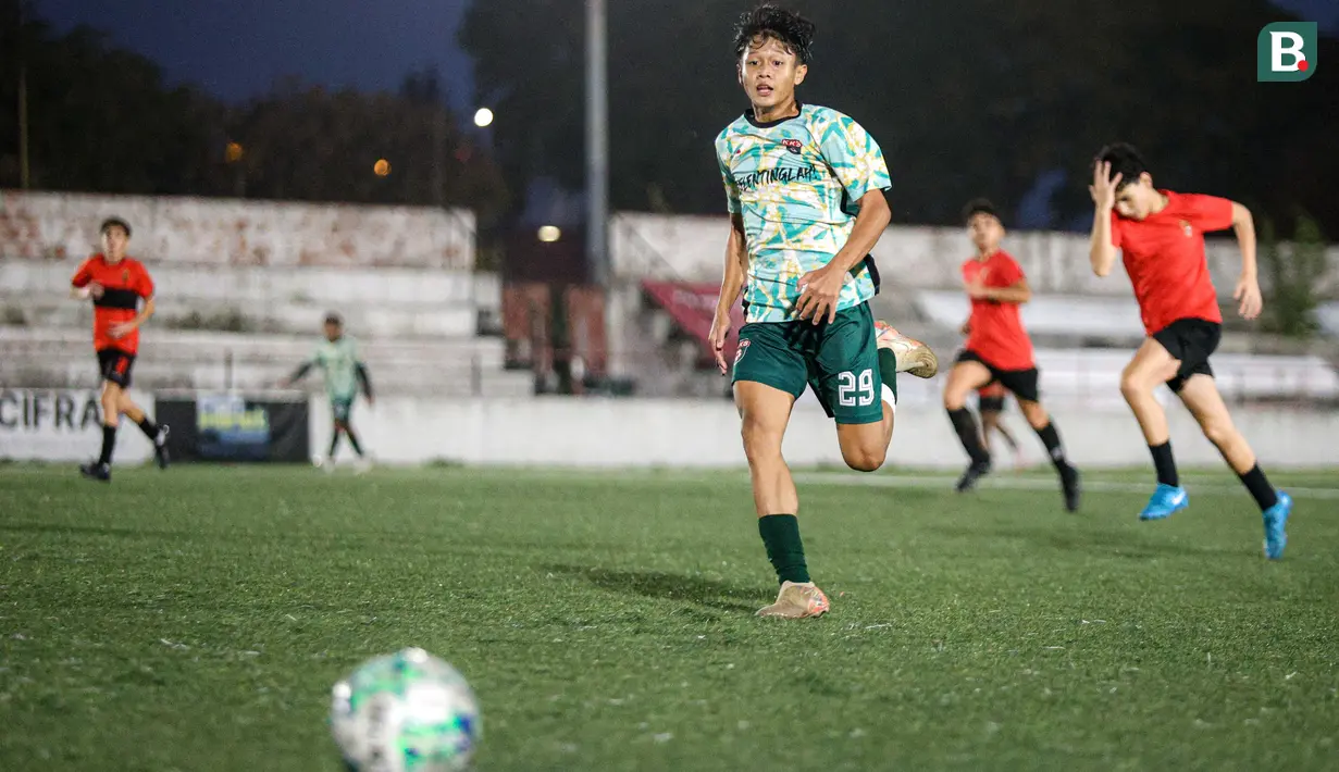 Korea-Korea Selecao berhasil menyapu bersih kemenangan dalam tiga pertandingan uji coba saat pemusatan latihan di Portugal. KKS menang 6-1 atas Vitoria Clube de Lisboa, 6-1 atas AD Pasteis da Bola, dan 7-2 atas Clube Futebol de Benfica. (Bola.com/Bagaskara Lazuardi)