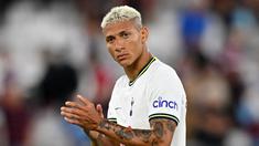 Richarlison diboyong Tottenham Hotspur dari Everton pada bursa transfer musim panas 2022 dengan harga 58 juta euro. Hingga pekan ke-13, pria asal Brasil ini belum mampu mencetak satupun gol untuk The Lilywhites. Ia baru mencetak 3 assist dari 9 penampilannya sejauh ini. Sementara itu, Richarlison telah dipercaya tampil sebanyak 4 kali di Liga Champions dan telah menorehkan 2 gol. (AFP/