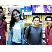 Pevita Pearce jalan bareng Ariel NOAH? (Instagram/lambe_turah)