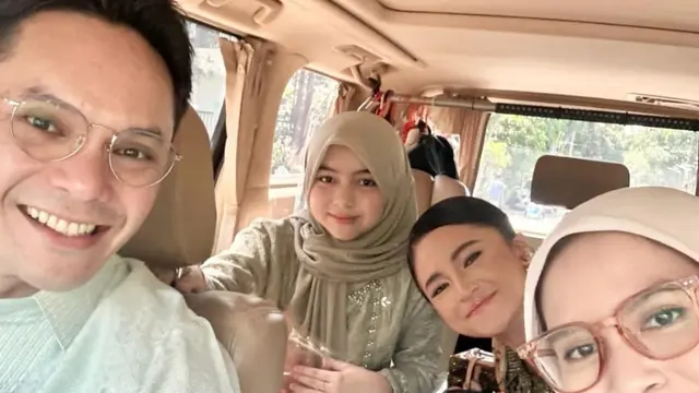 Potret Marshanda Dampingi Sienna Wisuda. (instagram/marshanda99)