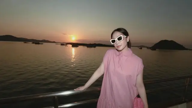 Nagita Slavina Liburan di Labuan Bajo. [@raffinagita1717]