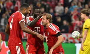 Pemain Bayern Munchen,Harry Kane (tengah), merayakan golnya ke gawang Bodo/Glimt dalam laga matchday pertama Liga Champions 2026/2027, Jumat (11/9/2026). Bayern Munchen menang telak 5-0 dalam pertandingan tersebut. (AP Photo/Lennart Preiss)