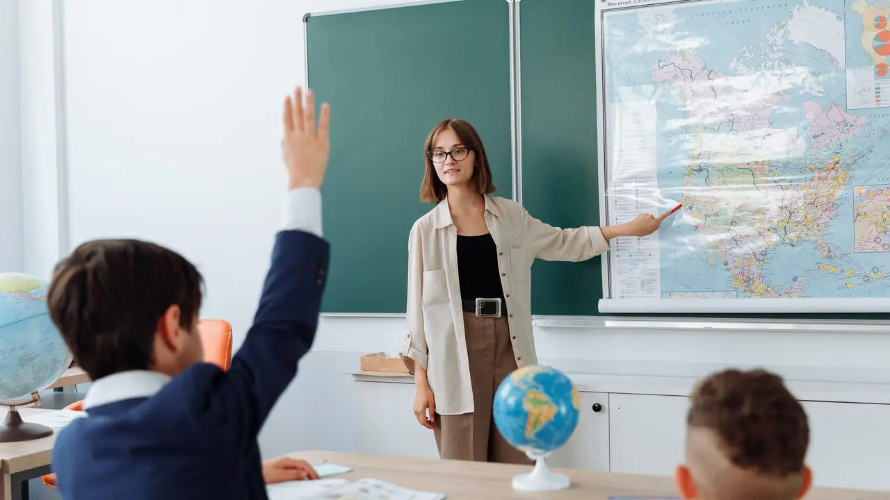 Mulai Januari 2022, Seluruh Sekolah Wajib Tatap Muka Terbatas