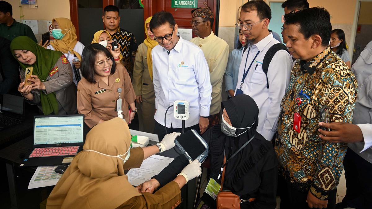 Hari Pertama, Menkes Budi Gunadi Sadikin Tinjau Program Pemeriksaan Kesehatan Gratis di Surabaya