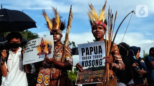 Hutan Adat Terancam, Masyarakat Suku Awyu Papua Unjuk Rasa di Depan Istana Merdeka