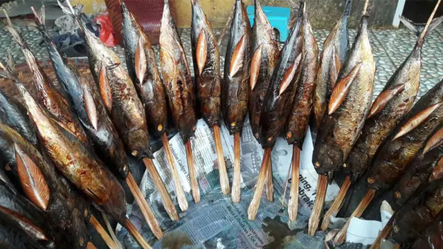 Wisata Kuliner Mak Nyus, Yuk  ke Sentra Pengasapan Ikan Demak