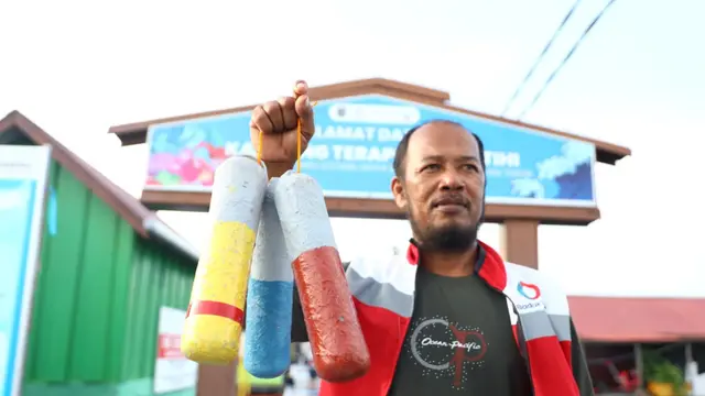 Badak LNG dan warga Tihi-Tihi telah menciptakan sebuah inovasi ramah lingkungan dikenal dengan KAPSURULA atau Kapsul Pelampung Rumput Laut Ramah Lingkungan.