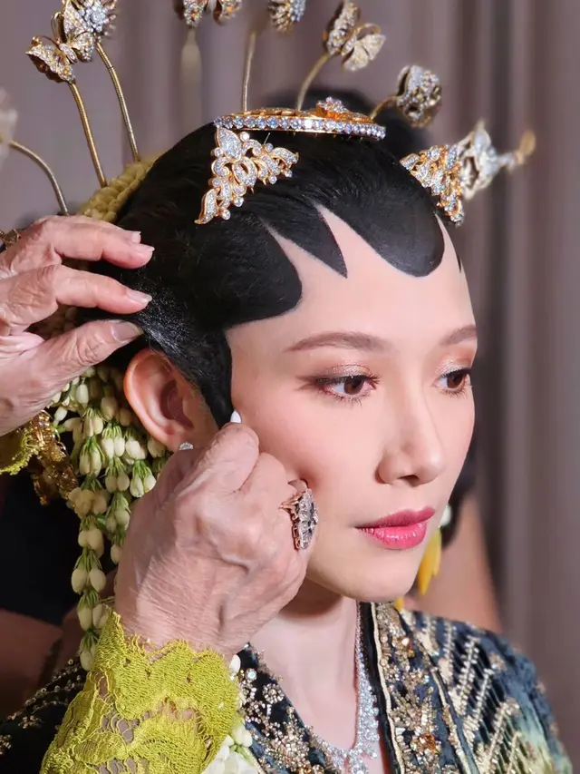 Potret Ngunduh Mantu Rio Haryanto dan Athina Papadimitriou di Solo. [@mitahardo]