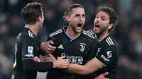 Pemain Juventus Adrien Rabiot (tengah) merayakan dengan rekan setimnya setelah mencetak gol ke gawang Sampdoria pada pertandingan sepak bola Serie A Liga Italia di Juventus Stadium, Turin, Italia, 12 Maret 2023. Juventus mengalahkan Sampdoria dengan skor 4-2. (Spada/LaPresse via AP)