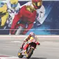 Pebalap Repsol Honda, Marc Marquez, berhasil menjadi yang tercepat pada MotoGP Austin di Texas, Amerika Serikat, Senin (11/4/2016) dini hari WIB. Pebalap Spanyol itu mencatatkan waktu 43 menit 57,945 detik. (AFP/Thomas B. Shea)