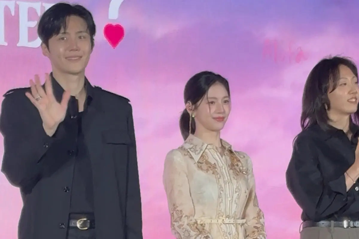 Konferensi Pers Kim Seon-ho dan Go Young Jung dalam drama terbarunya di  Can This Love Be Translated. [Anisha/Fimela]