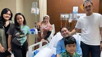 Muzdalifah Ajak Suami dan Anak-Anak Jenguk Nassar di Rumah Sakit, Captionnya Bikin Sejuk. (instagram.com/muzdalifah999)