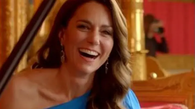 Kate Middleton Bikin Kejutan, Main Piano di Kontes Menyanyi Eurovision dengan Salah Satu Gaun Terbaik