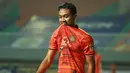 Pemain Persiraja Banda Aceh, Muhammad Isa meninggalkan lapangan usai mendapat kartu merah saat melawan Persija Jakarta dalam laga pekan ke-6 BRI Liga 1 2021/2022 di Stadion Pakansari, Bogor, Sabtu (10/2/2021). Persiraja kalah 0-1. (Bola.com/M Iqbal Ichsan)