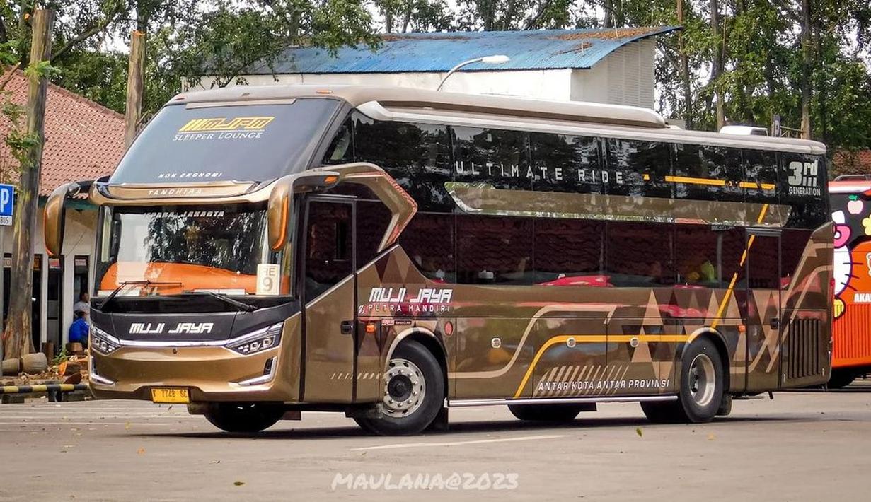 Laksana Legacy SR3 Suites Class yang kerap kali dijadikan armada khusus kelas 'sleeper bus' dengan kursi yang bisa menjadi tempat tidur. (Source: Instagram/@maulana.jpeg)