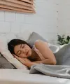 Perbedaan durasi tidur siang tergantung masing-masing kebutuhan setiap orang. dalam kegiatan sehari-hari. (Foto/dok: Freepik/tirachardz)