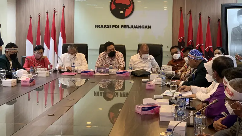 Fraksi PDIP di DPR menemui perwakilan organisasi kesehatan, Senin (28/11/2022)