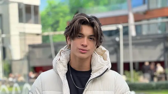 Potret Eddy Meijer, putra Maudy Koesnaedi liburan di Turki (Foto: Instagram eddy_mm)