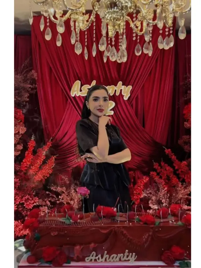 6 Potret Dekorasi Pesta Ultah Ashanty ke-42 yang Elegan, Bernuansa Cherry Merah