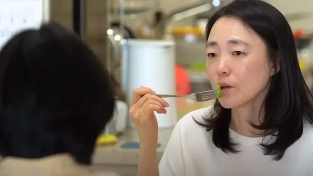 Wanita Korea Adopsi Teman