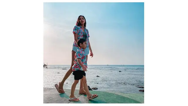 Jadi Single Mom, Ini 7 Pesona Kirana Larasati yang Terlihat Bak Anak Muda