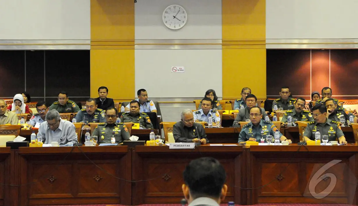 Komisi l DPR mengadakan Rapat Kerja bersama Menteri Pertahanan, Menpan, Menkeu, Menkumham di Ruang Rapat Komisi l, Senayan, Jakarta, Selasa (16/9/2014) (Liputan6.com/Andrian M Tunay)