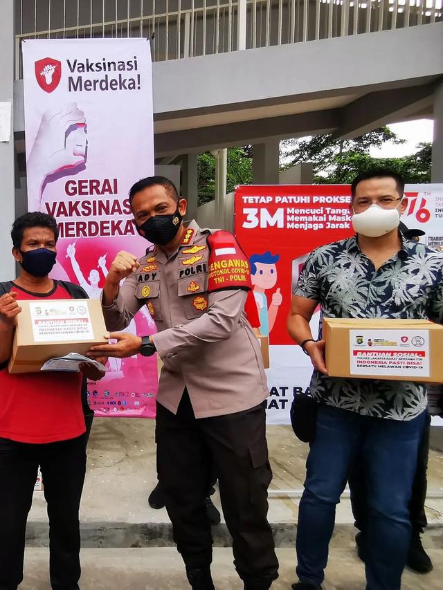 6 Potret Aksi Ari Wibowo Ajak Warga Untuk Vaksin Ini Curi Perhatian